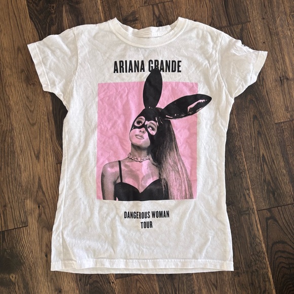 Ariana Grande Dangerous Woman Tour Concert Tshirt - Picture 1 of 4